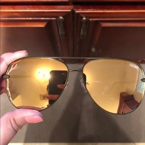 QUAY x Desi Perkins high key sunnies- olive & gold